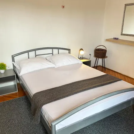 Apartment Smiljana Primosten